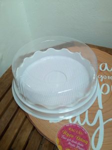 Với vài mẫu nhỏ trong bộ Khuôn Rau Câu 20cm để trong kiểu hộp này rất vừa đẹp